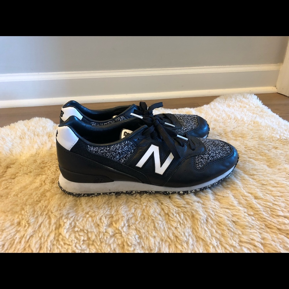 New Balance Grey Collection 696 Sneakers - Picture 4 of 7